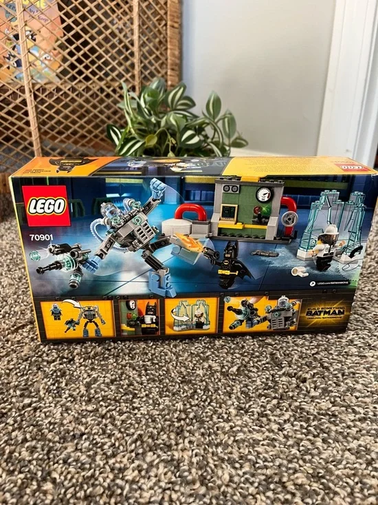 LEGO Batman Movie Mr. Freeze Set - Blue, Black, Yellow, Gray - Picture 2 of 4